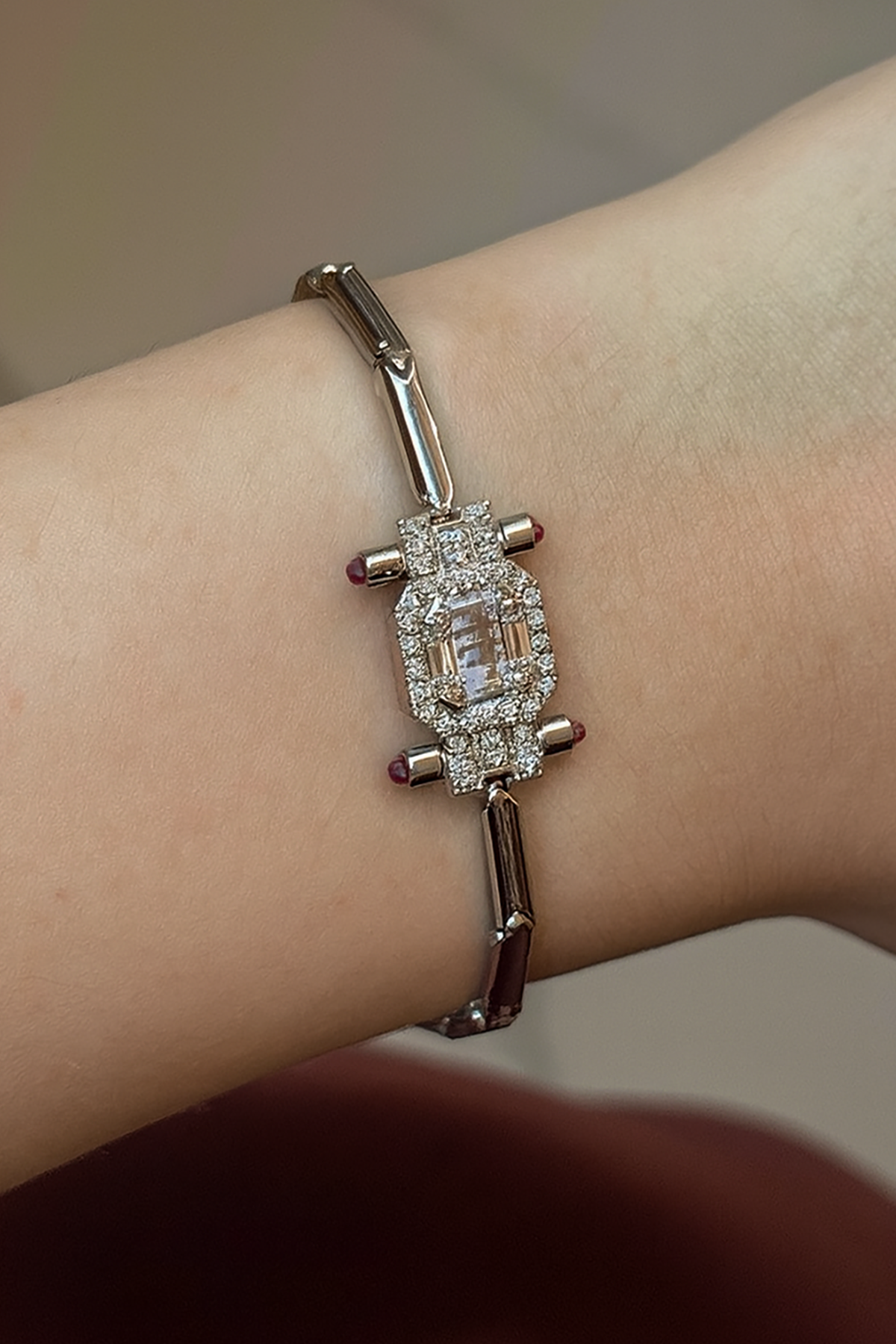 Gümüş Renk Taş Detaylı VİP YSX Bileklik