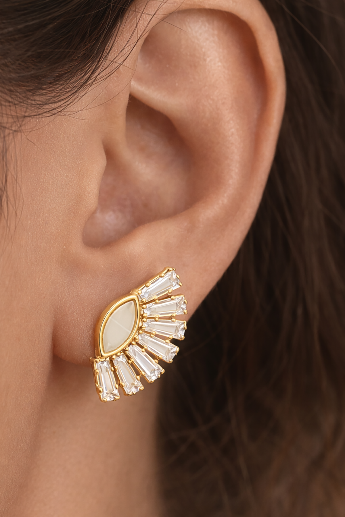 Altın Renk Taş Detaylı Küpe (Çift)