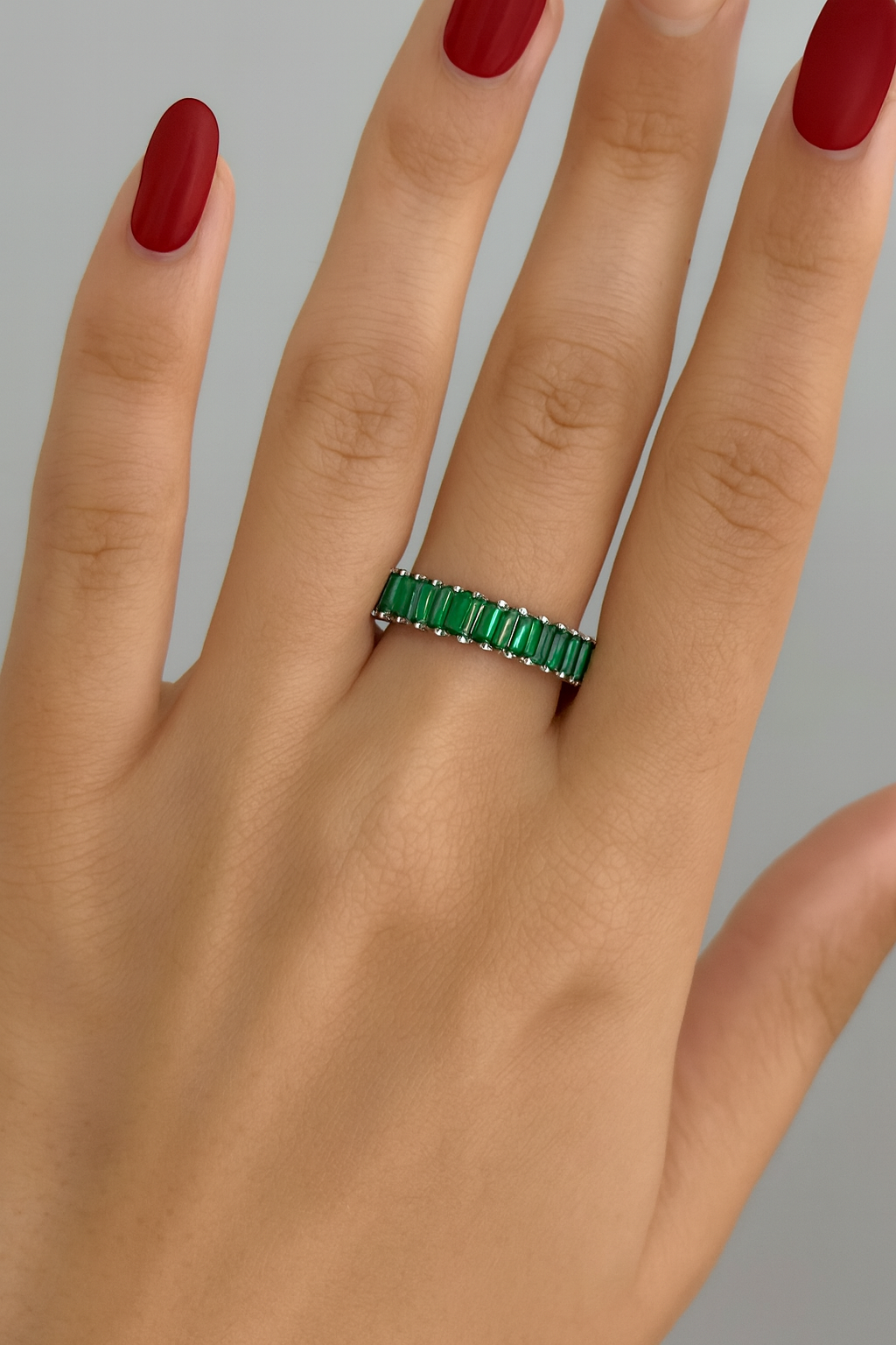 Gümüş Renk Yeşil Taş Detaylı Ayarlanabilir Çelik Yüzük