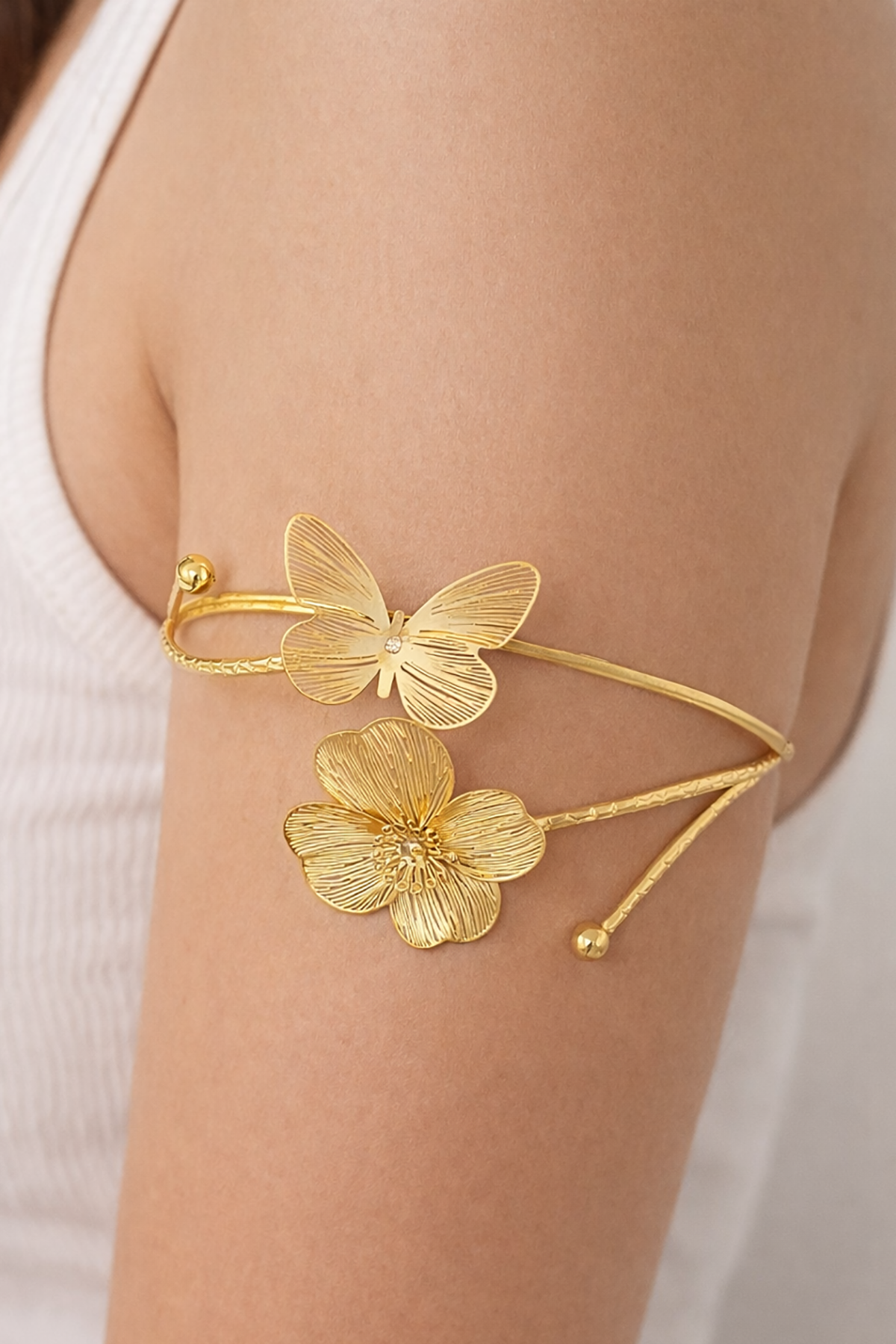 Altın Renk Çiçek Ve Kelebek Figürlü Tasarım Bileklik Kol Aksesuarı