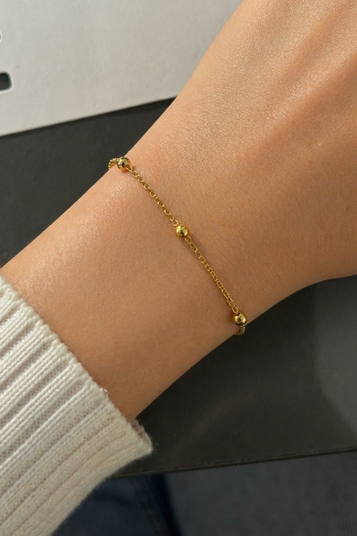 Altın Renk Top Detaylı Çelik Bileklik