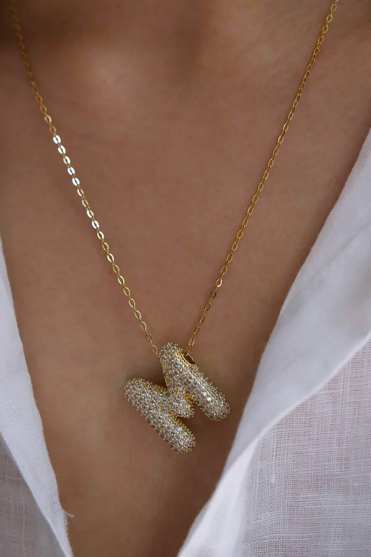 Altın Renk M Harf Taş Detaylı Çelik Kolye