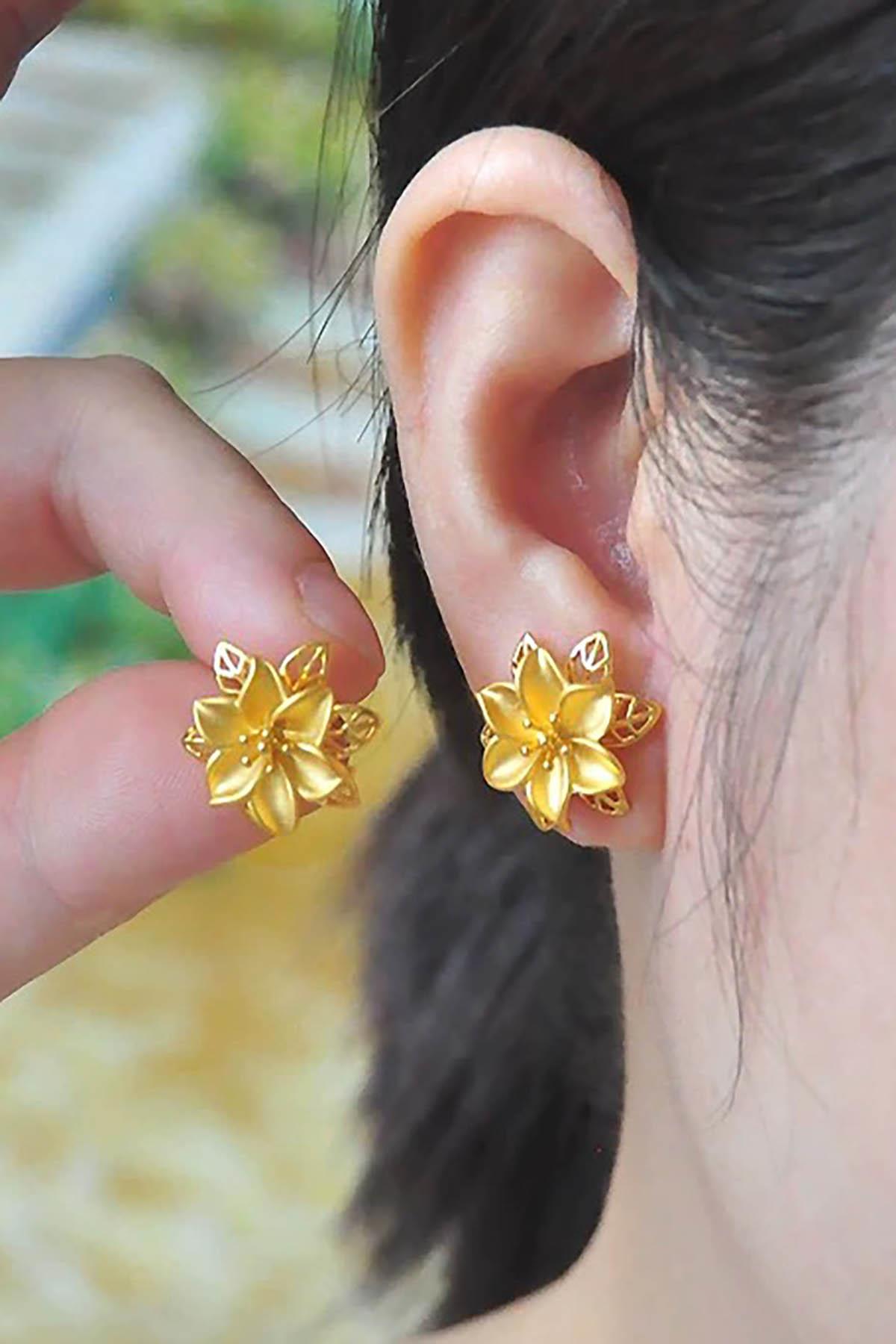 Altın Renk Çiçek Figürlü 14K Altın Kaplama Tx  Küpe (Çift)