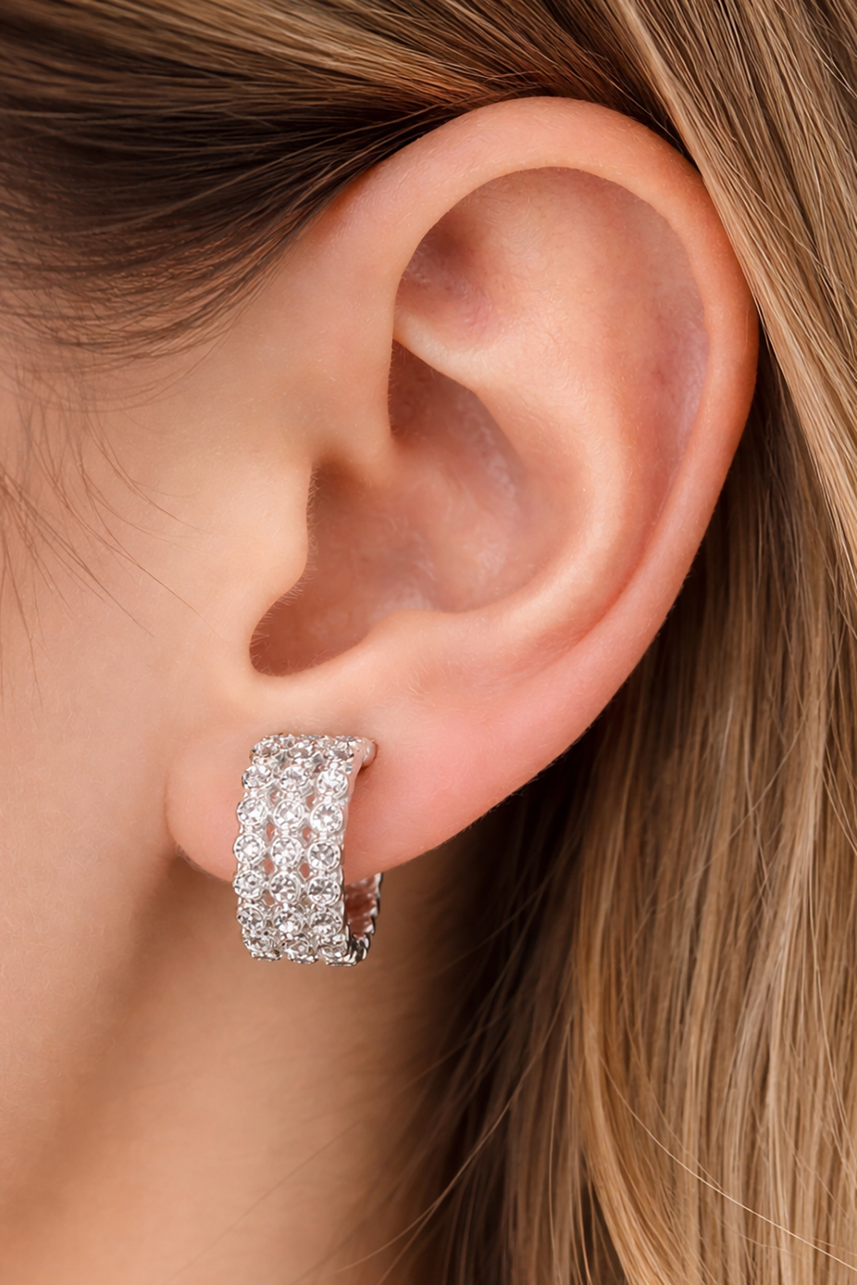 Gümüş Renk Taş Detaylı Çelik Xupıng VİP Küpe