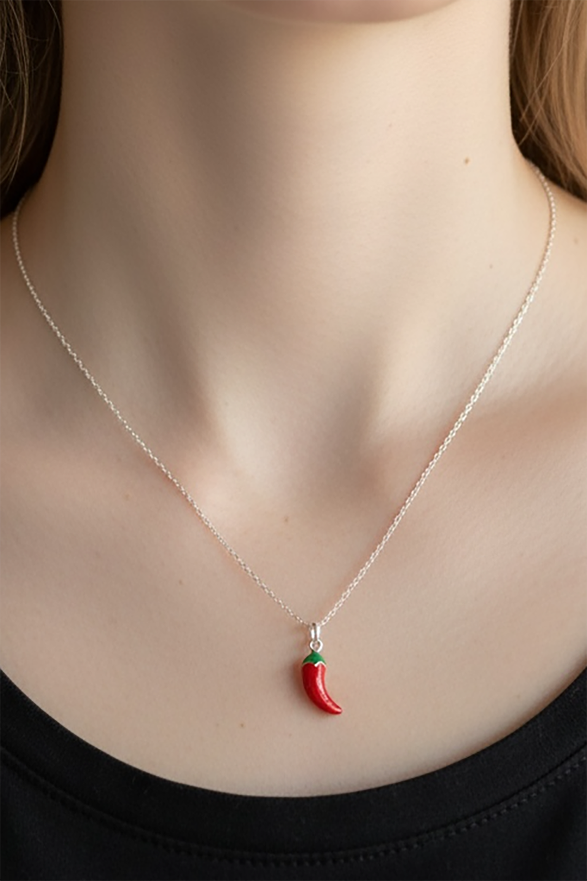 Gümüş Renk Biber Figürlü Çelik Şans Kolyesi