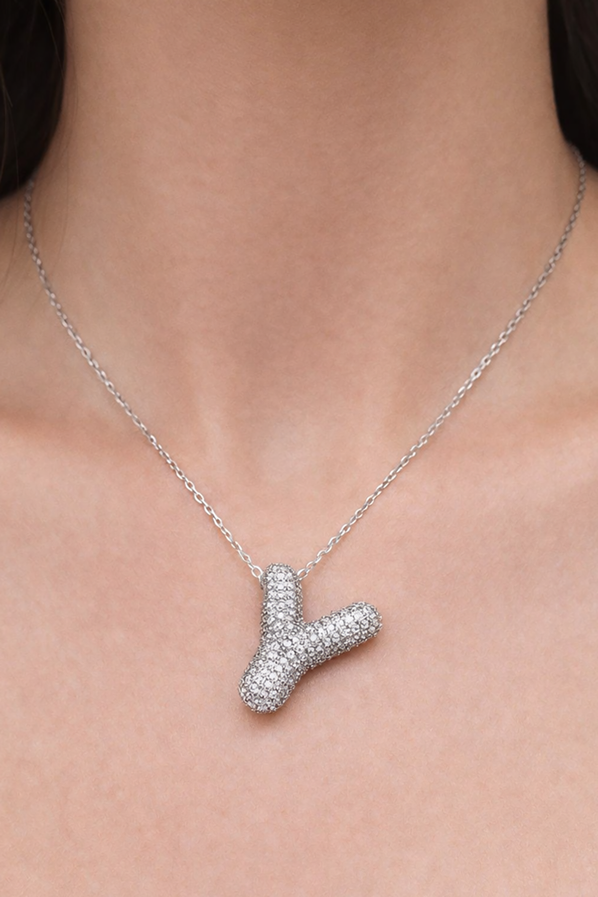 Gümüş Renk Y Harf Taş Detaylı Çelik Kolye