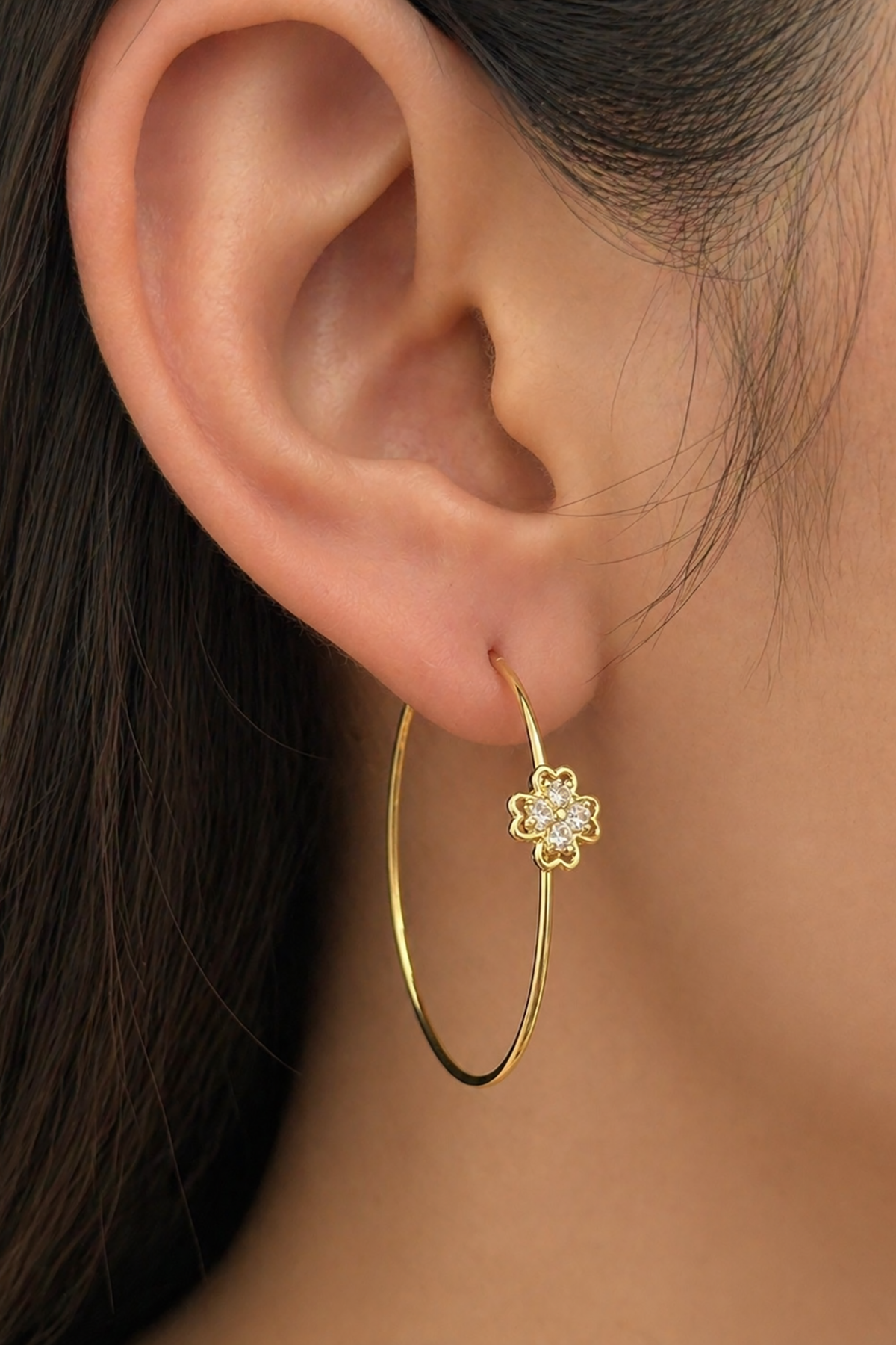 Altın Renk Çiçek Figürlü Taş Detaylı 14K Altın Kaplama Halka Küpe (Çift)