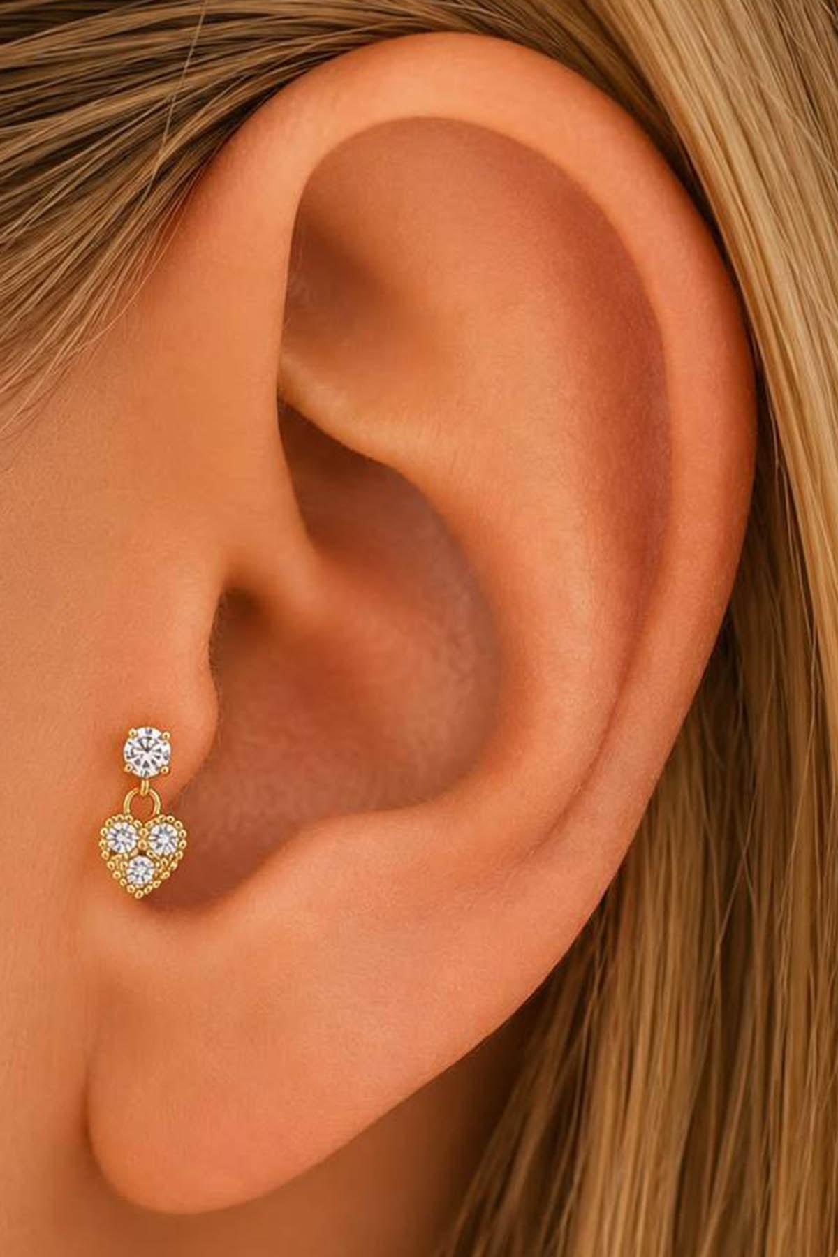 Altın Renk Kalp Figürlü  Taşlı Cerrahi Çelik Tragus/Kıkırdak Küpe/Piercing (Tek)