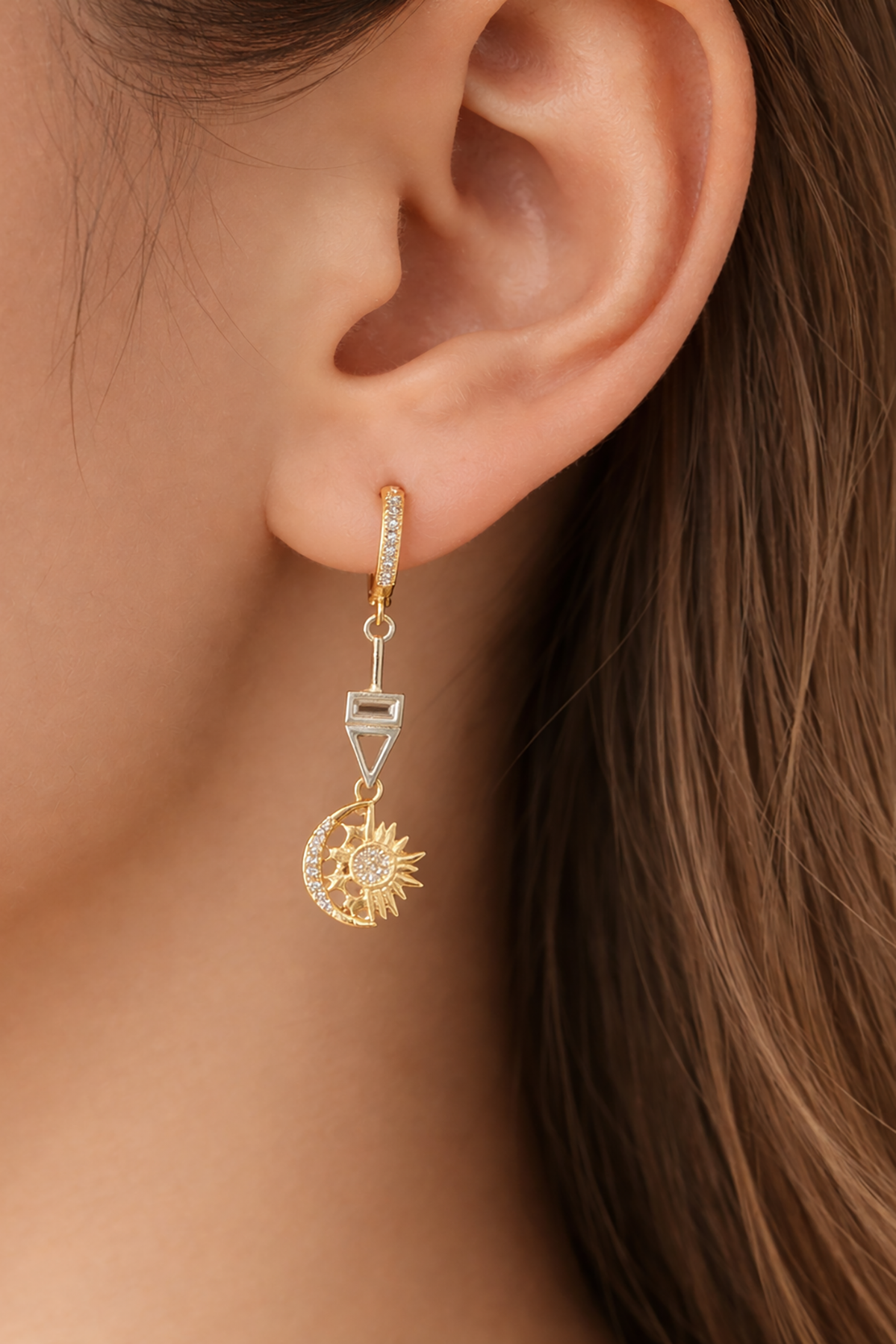 Altın Renk Taş Detayl Sallantılı 14K Altın Kaplama Küpe (Çift)