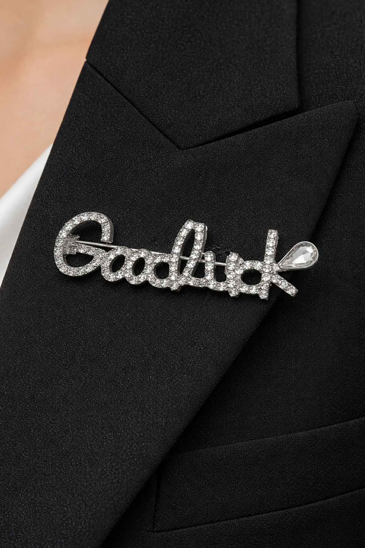 Gümüş Renk Good Luck Yazılı Taşlı Broş