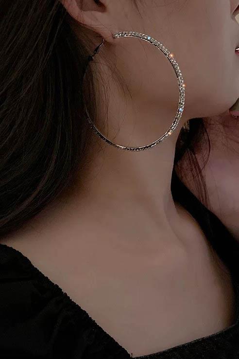 Gümüş Renk Taş Detaylı Halka Küpe (Çift)