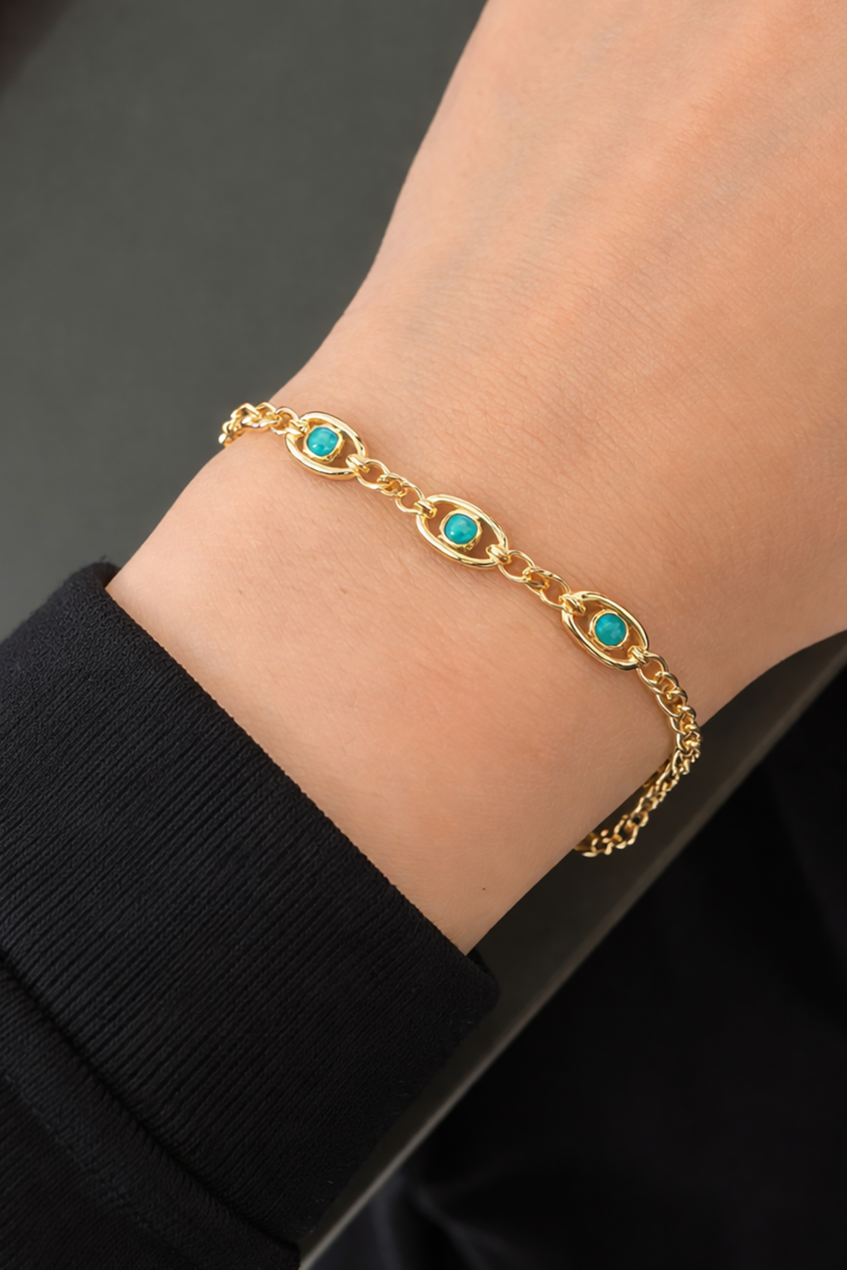 Altın Renk Taş Detaylı Bileklik