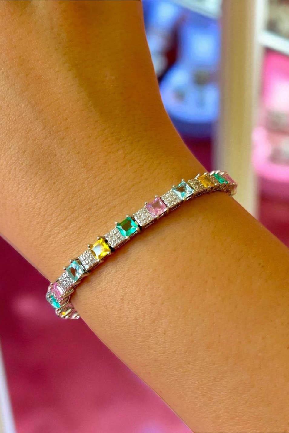 Gümüş Renk Taş Detaylı Tasarım Bileklik