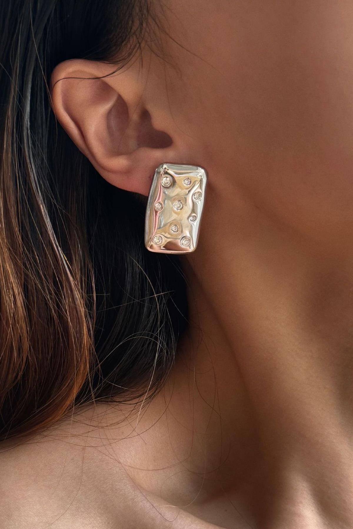 Gümüş Renk Taş Detaylı Küpe (Çift)