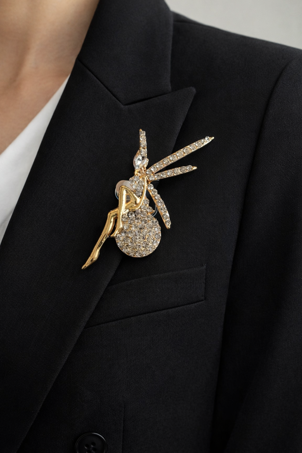 Altın Renk Peri Figürlü Broş