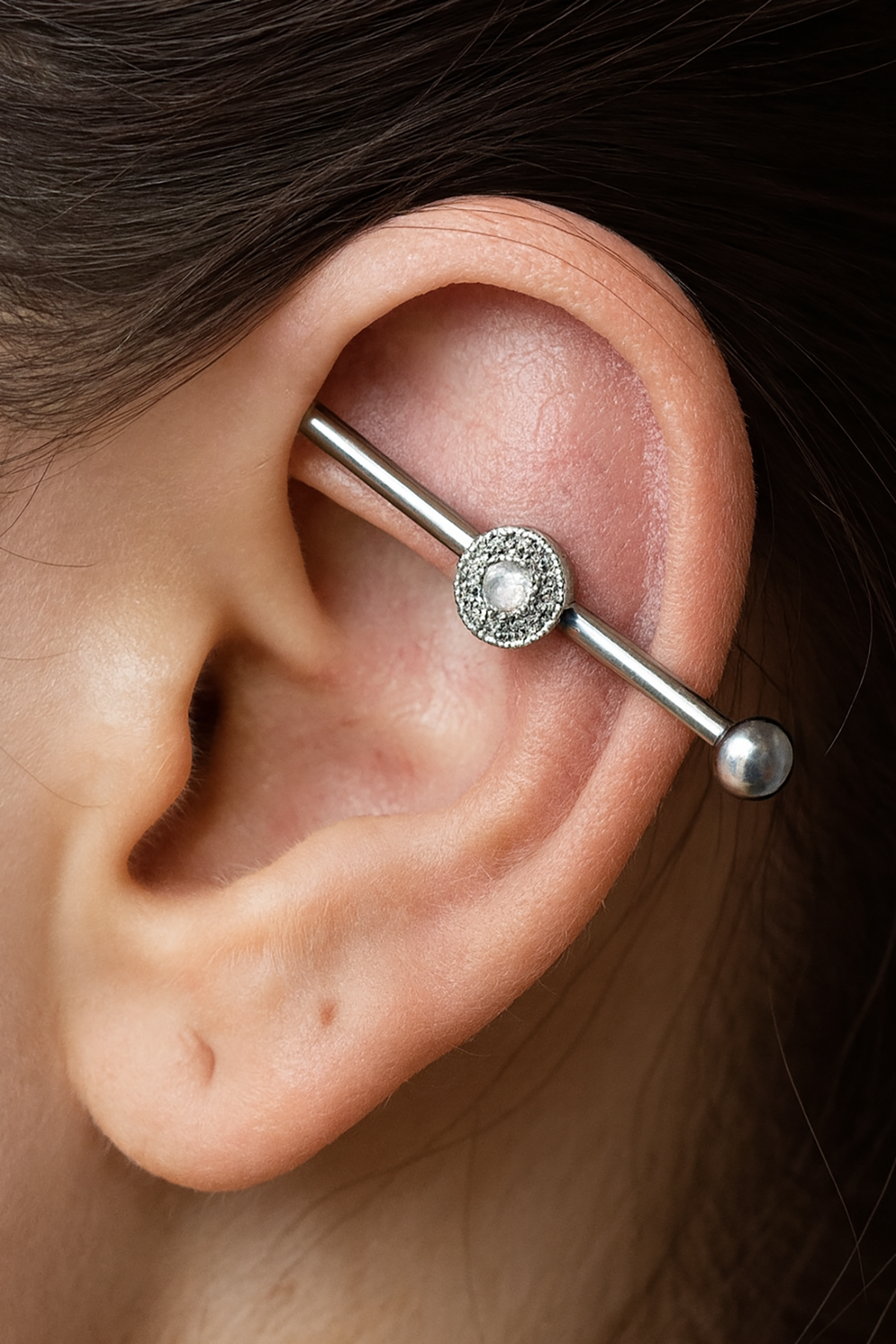 Gümüş Renk Taş Detaylı Cerrahi Çelik Köprü Piercing Küpe (Tek)