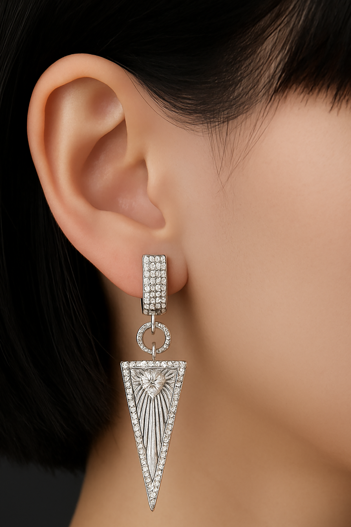 Gümüş Renk Üçgen Figürlü Taş Detaylı 14K Altın Kaplama TX Küpe (Çift)