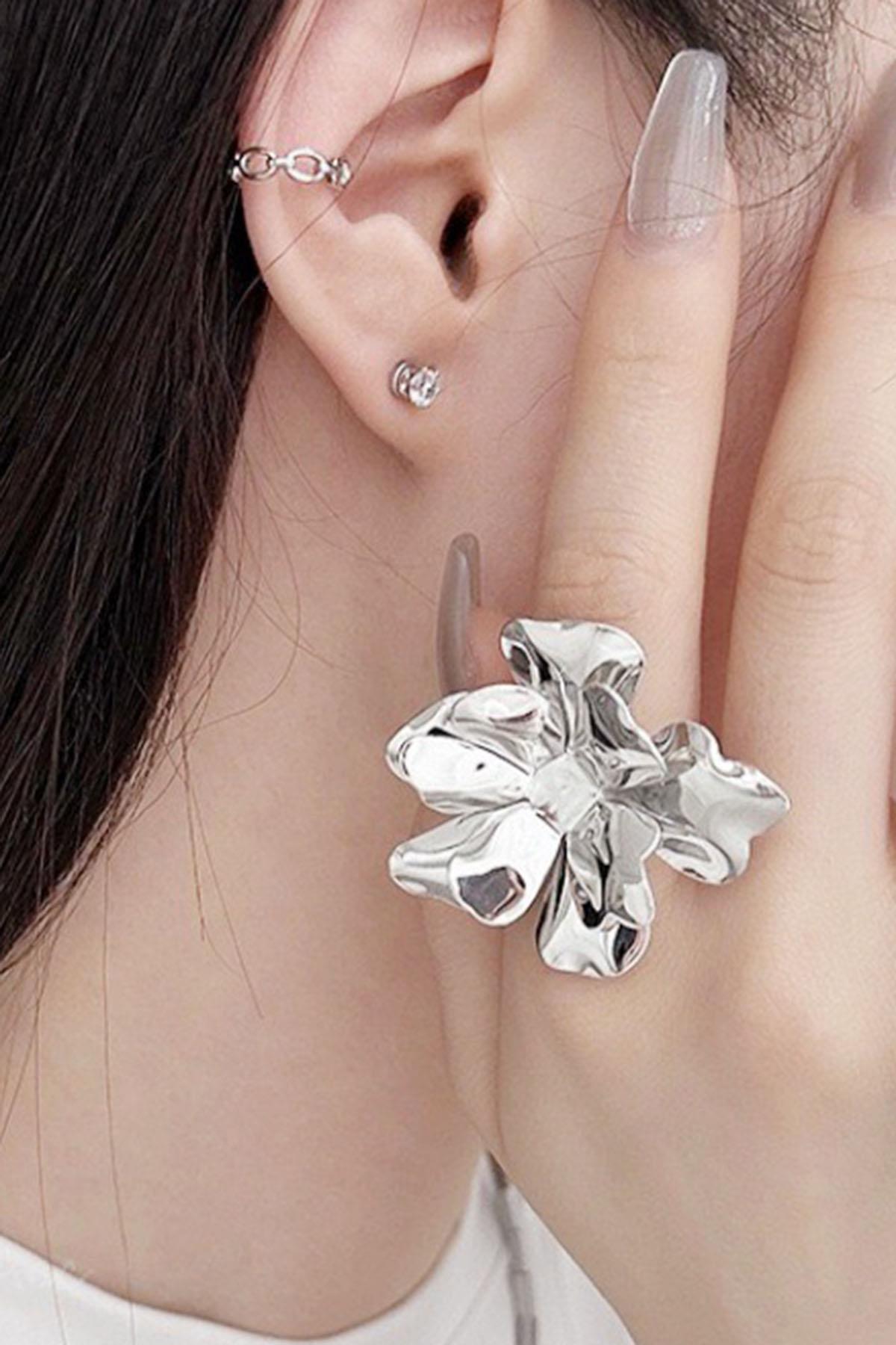 Gümüş Renk Çiçek Figürlü Ayarlanabilir Yüzük