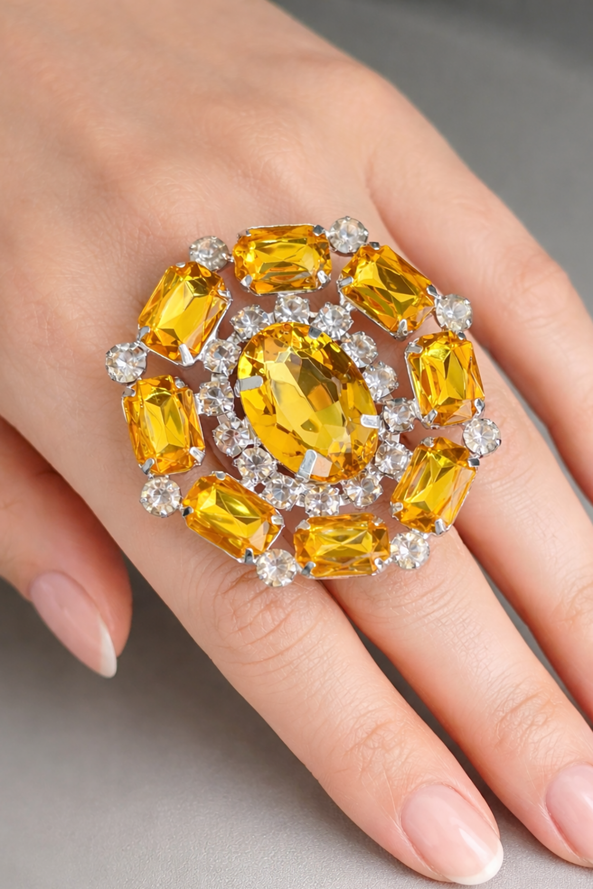 Gümüş Renk Taş Detaylı Tasarım Ayarlanabilir Yüzük