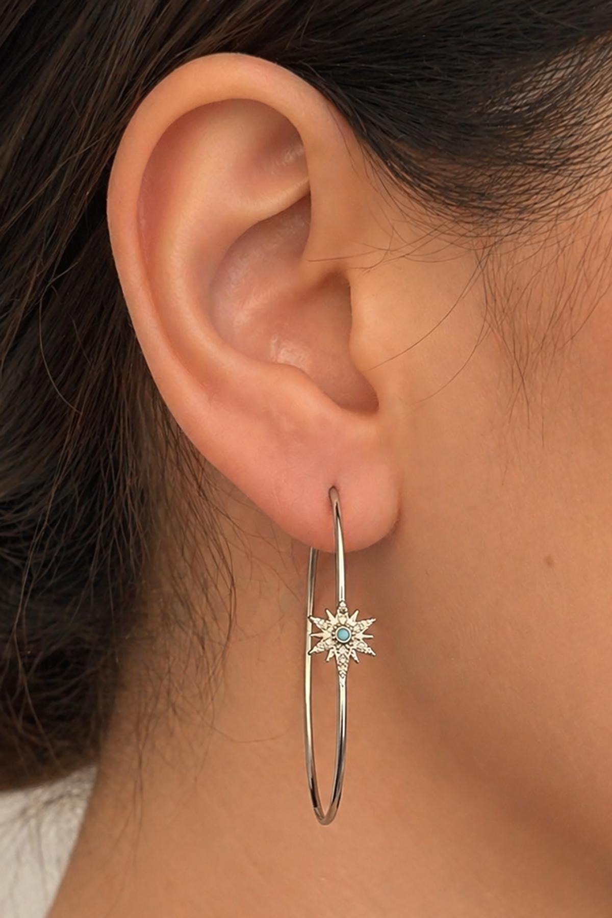 Gümüş Renk Yıldız Figürlü Taş Detaylı 14K Altın Kaplama Halka Küpe (Çift)