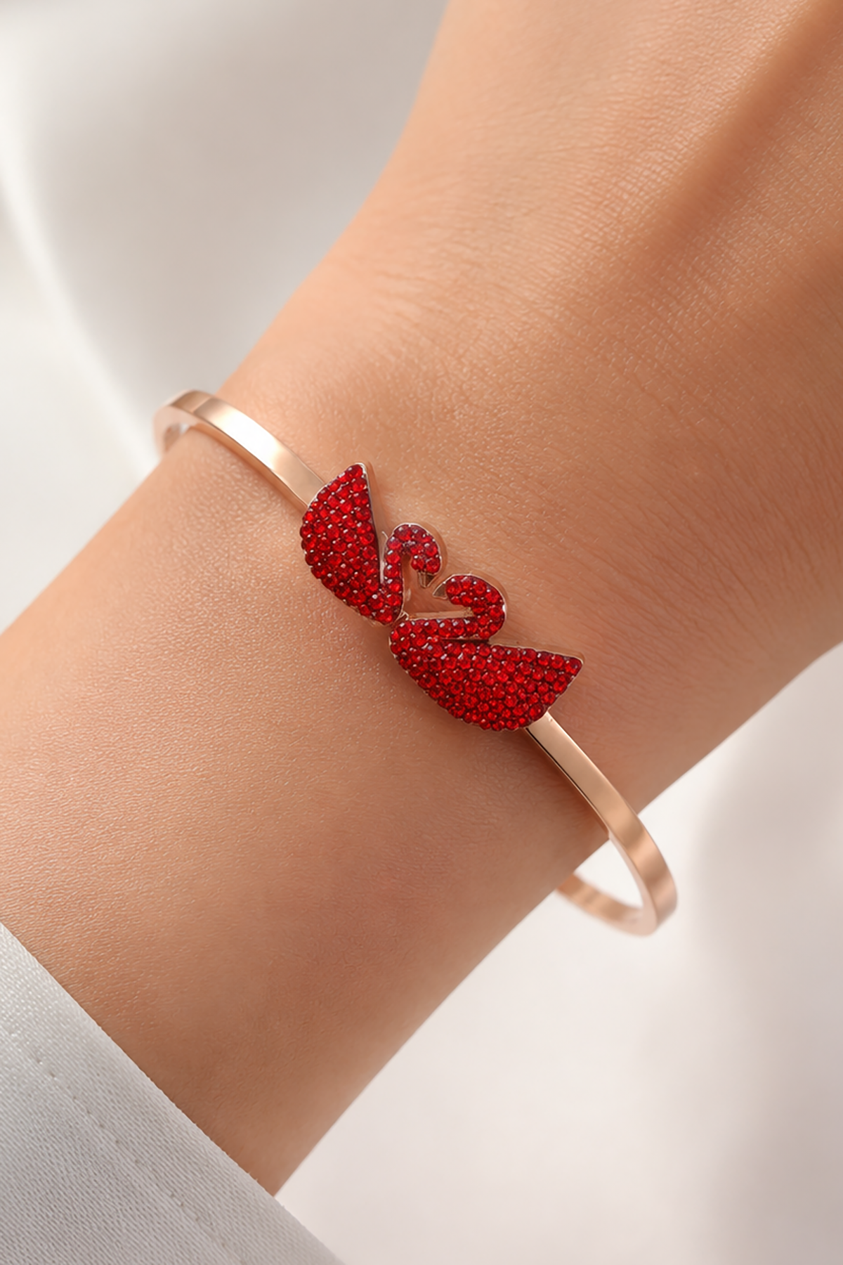 Rose Gold Kuğu Figürlü Taş Detaylı Renk Çelik Kelepçe Bileklik