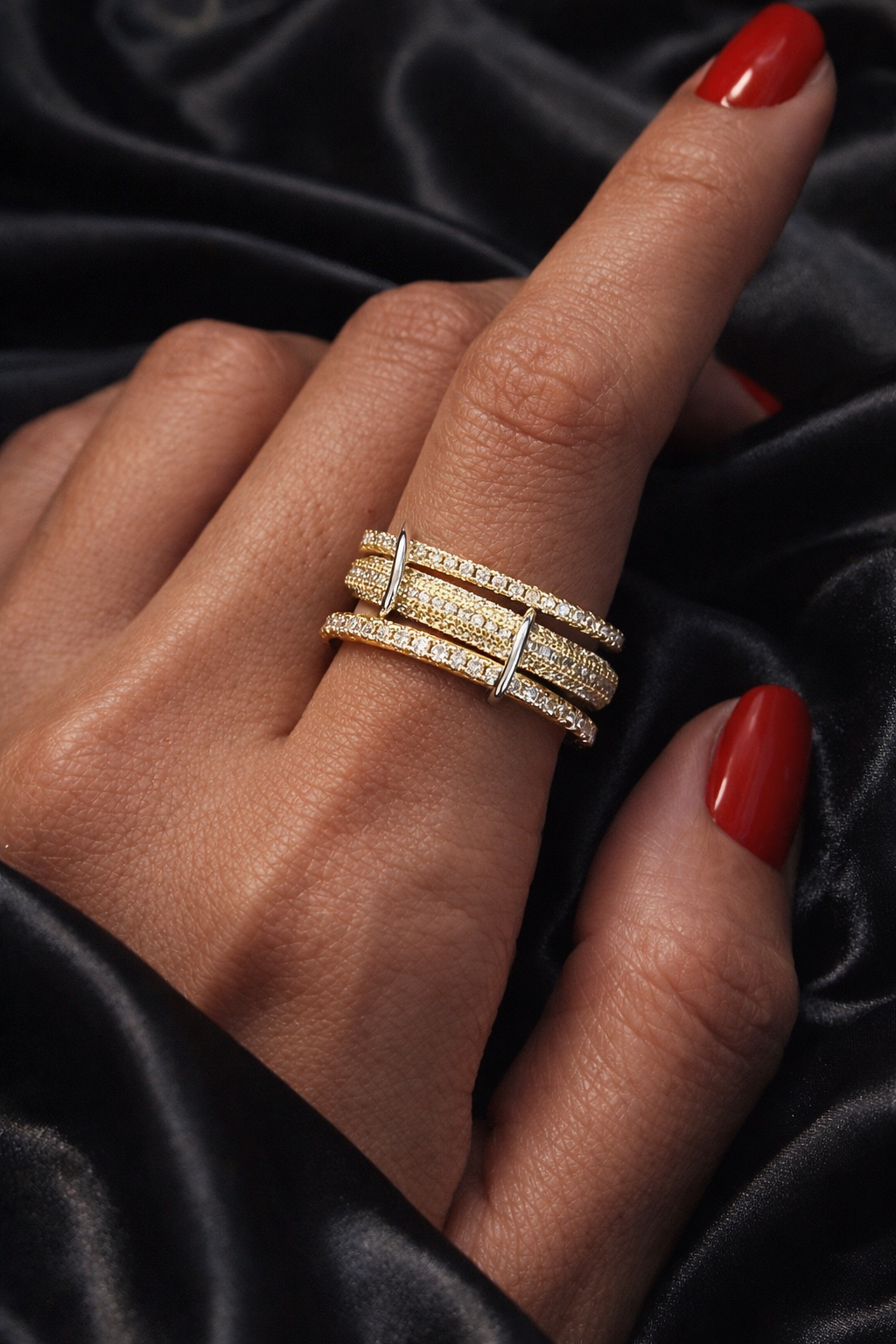 Altın Renk Çoklu Halka Detaylı Taşlı Yüzük