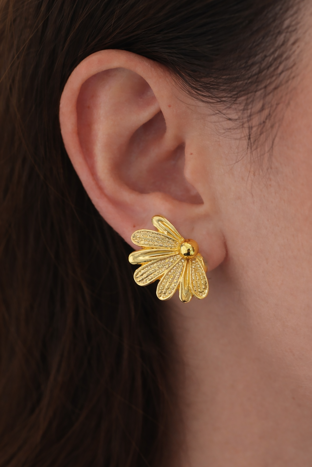 Altın Renk Çiçek Figürlü Küpe (Çift)