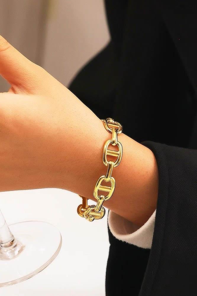 Altın Renk Zincir Detaylı Çelik Kelepçe Bileklik