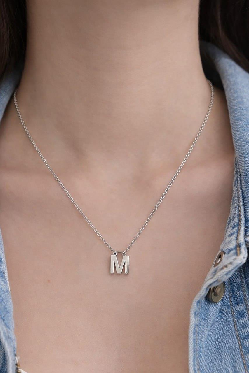 Gümüş Renk M Harf Çelik Kolye