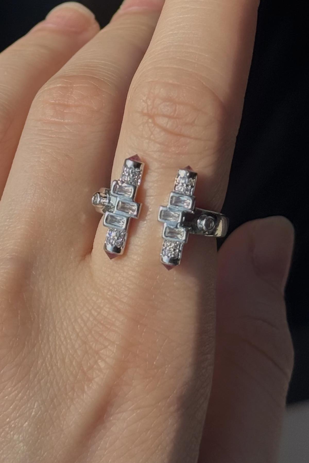 Gümüş Renk Taş Detaylı Ayarlanabilir Yüzük