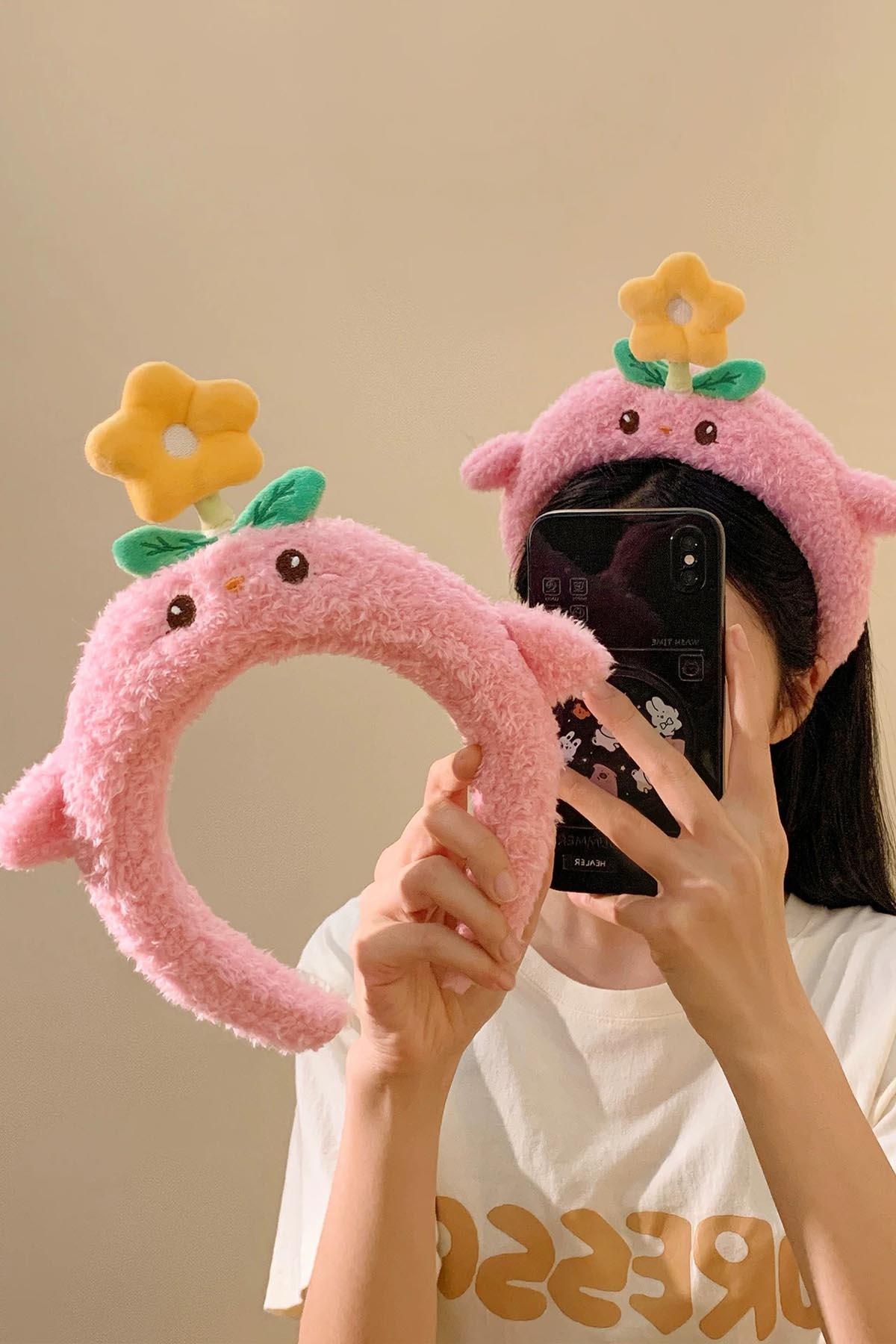 Pembe Renk Dönen Çiçek Detaylı Peluş Taç