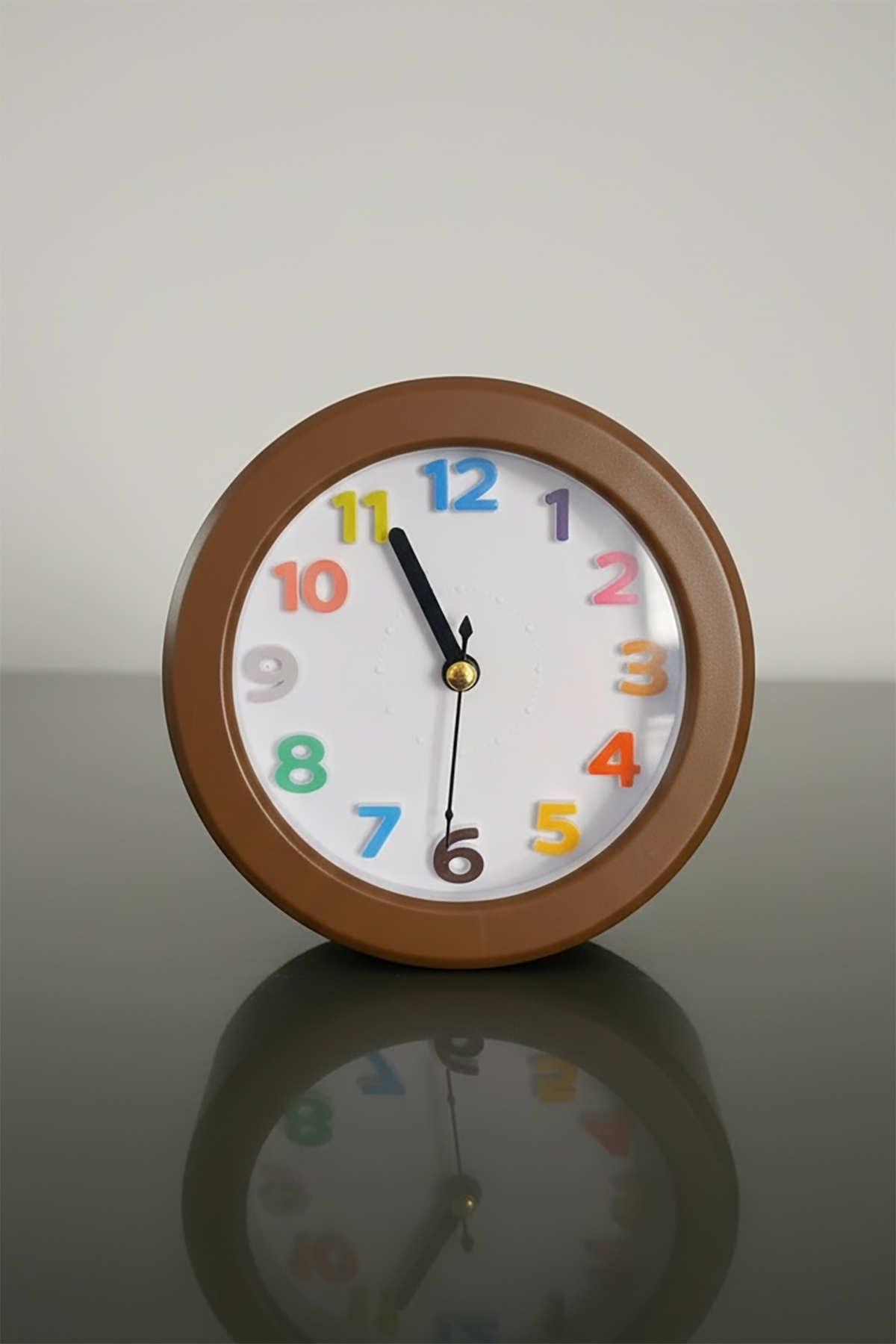 Kahve Renk Mini Dekoratif Alarmlı Yuvarlak Masa Saati