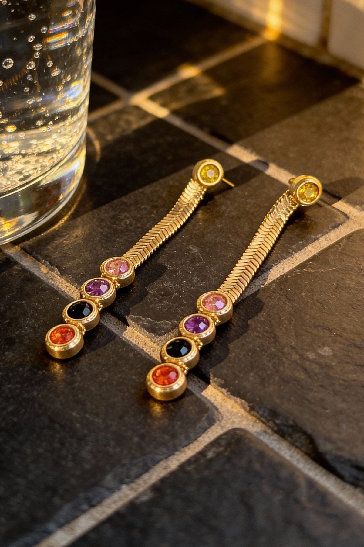 Altın Renk Taş Detaylı Çelik Küpe (Çift)