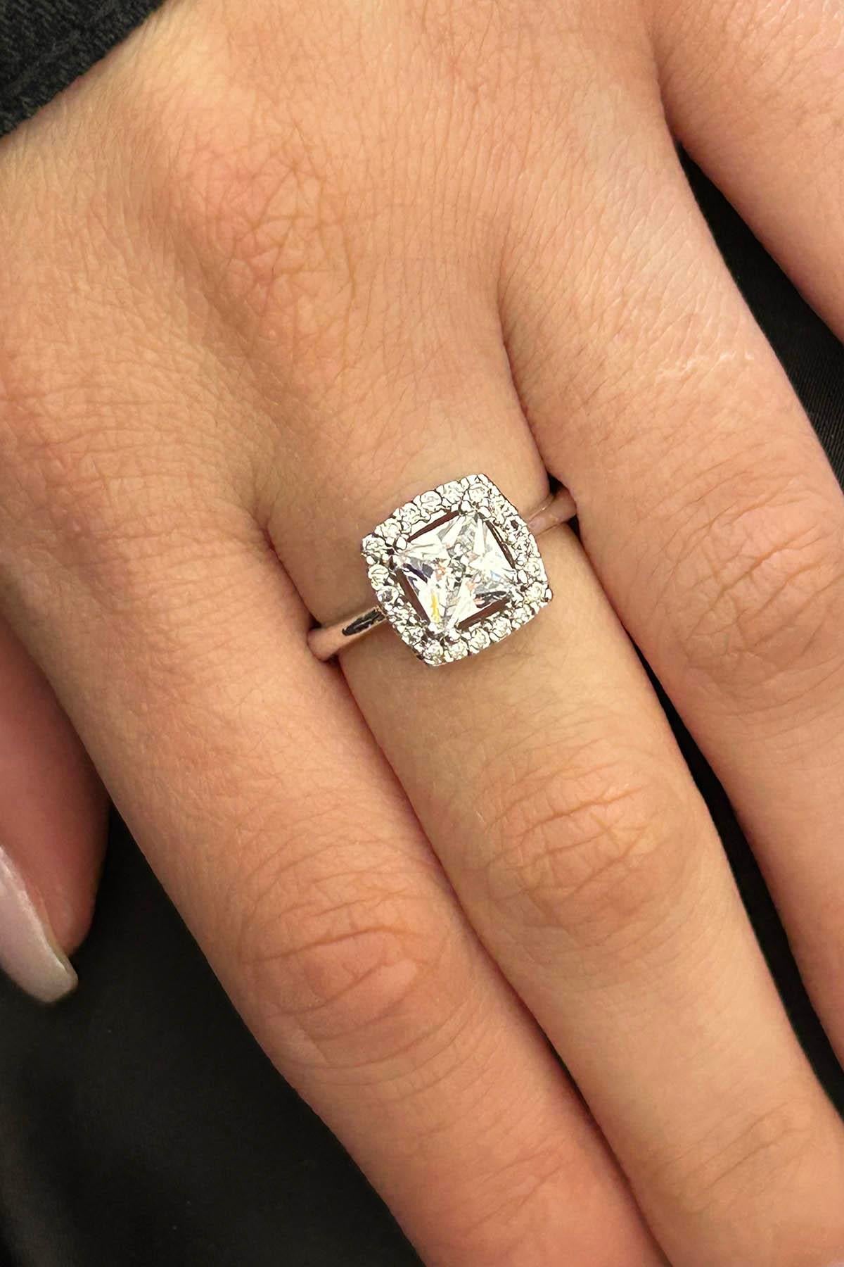 Gümüş Renk Ayarlanabilir Tektaş Yüzük