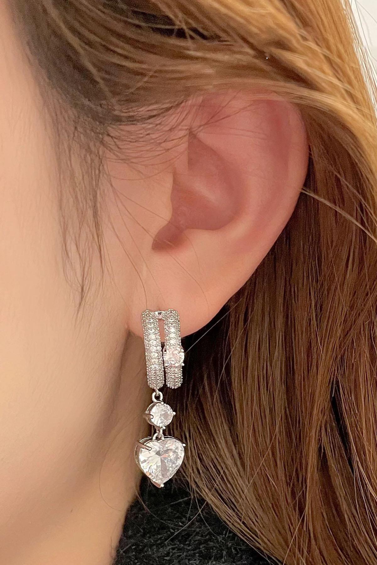 Gümüş Renk Kalp Taş Detaylı Küpe (Çift)