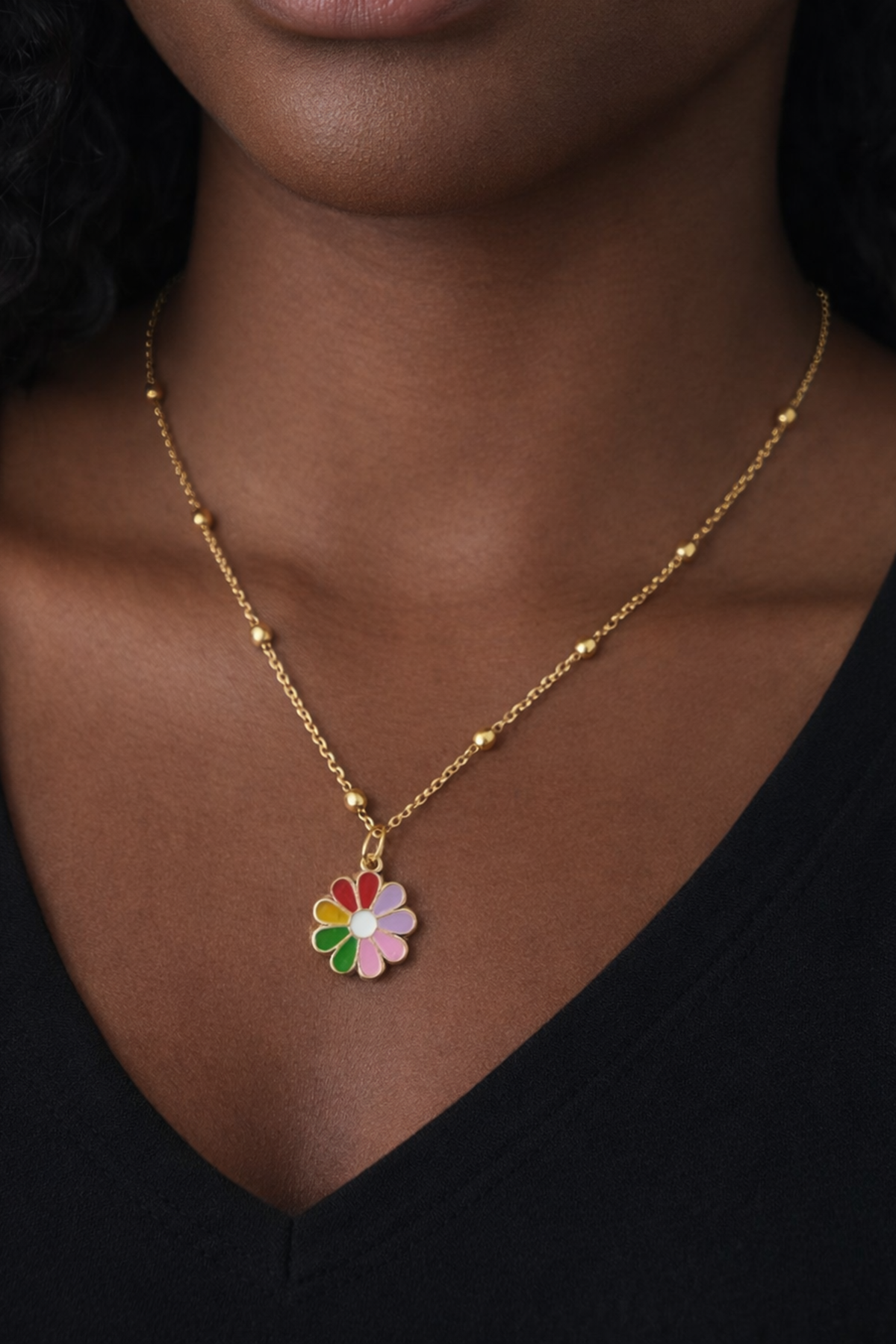 Altın Renk Çiçek Figürlü Çelik Kolye