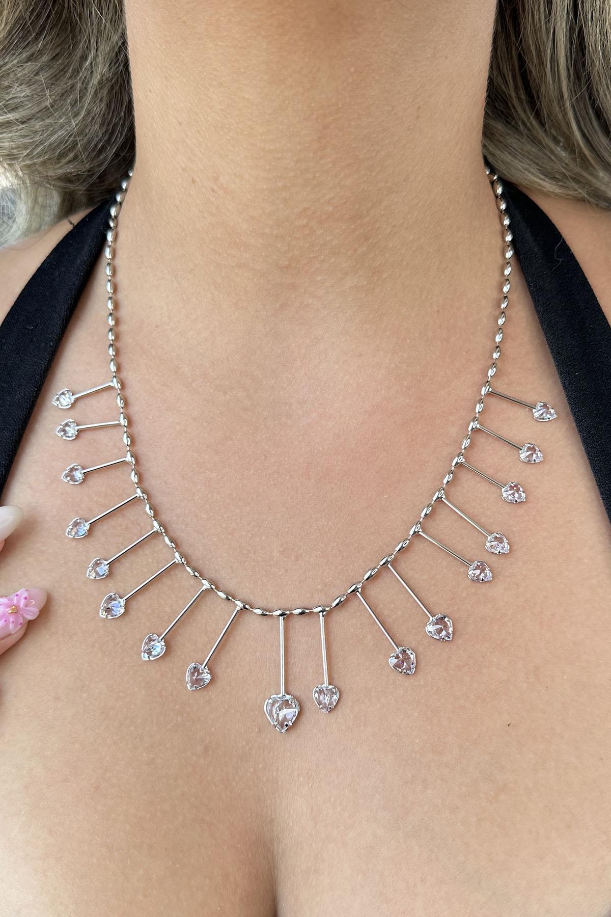 Gümüş Renk Taş Detaylı Kolye