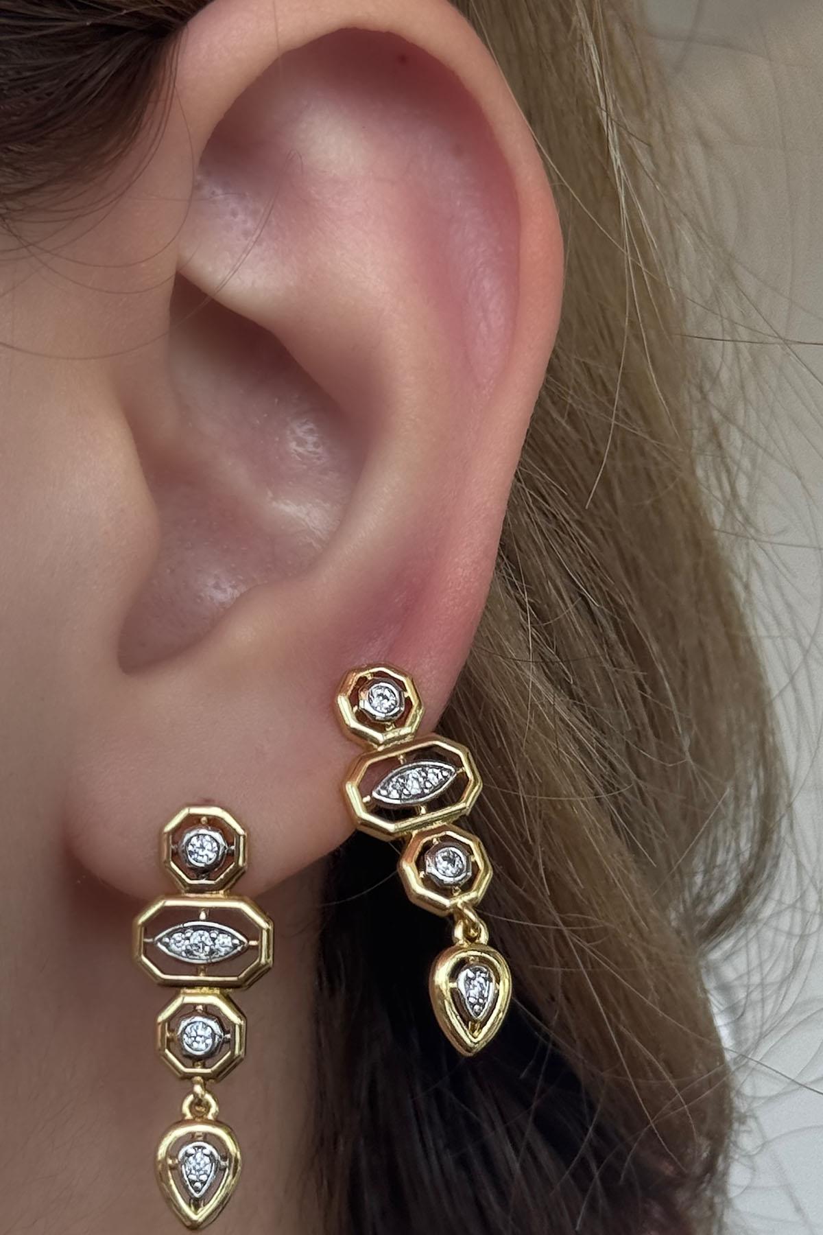 Altın Renk Taş Detaylı YSX Küpe (Çift)