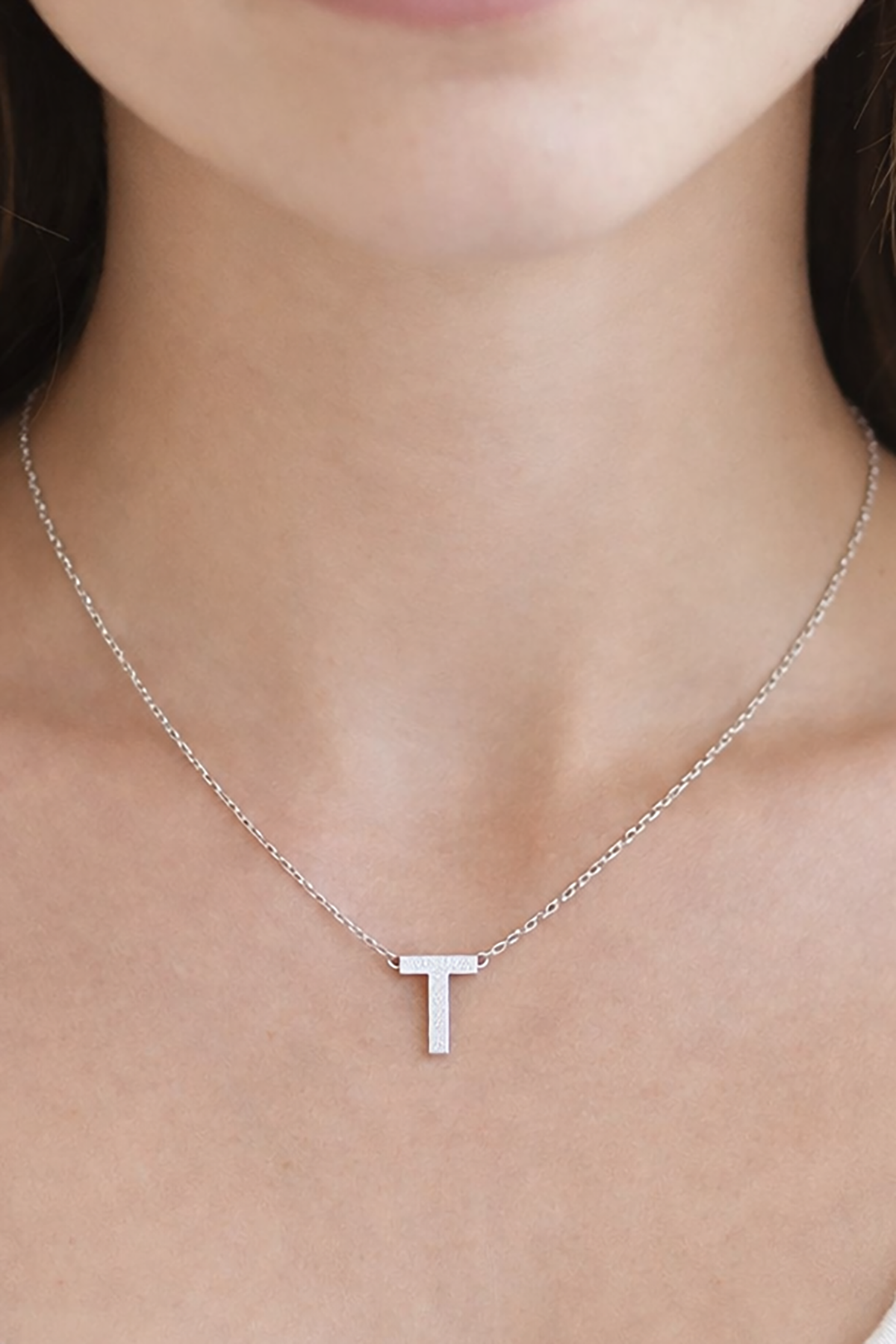 Gümüş Renk T Harf Çelik Kolye