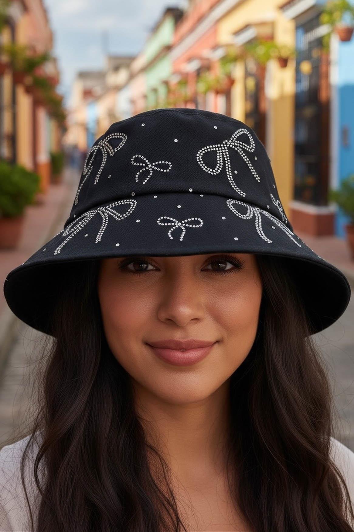 Siyah Renk Kurdele Figürlü Taş Detaylı Tasarım Şapka