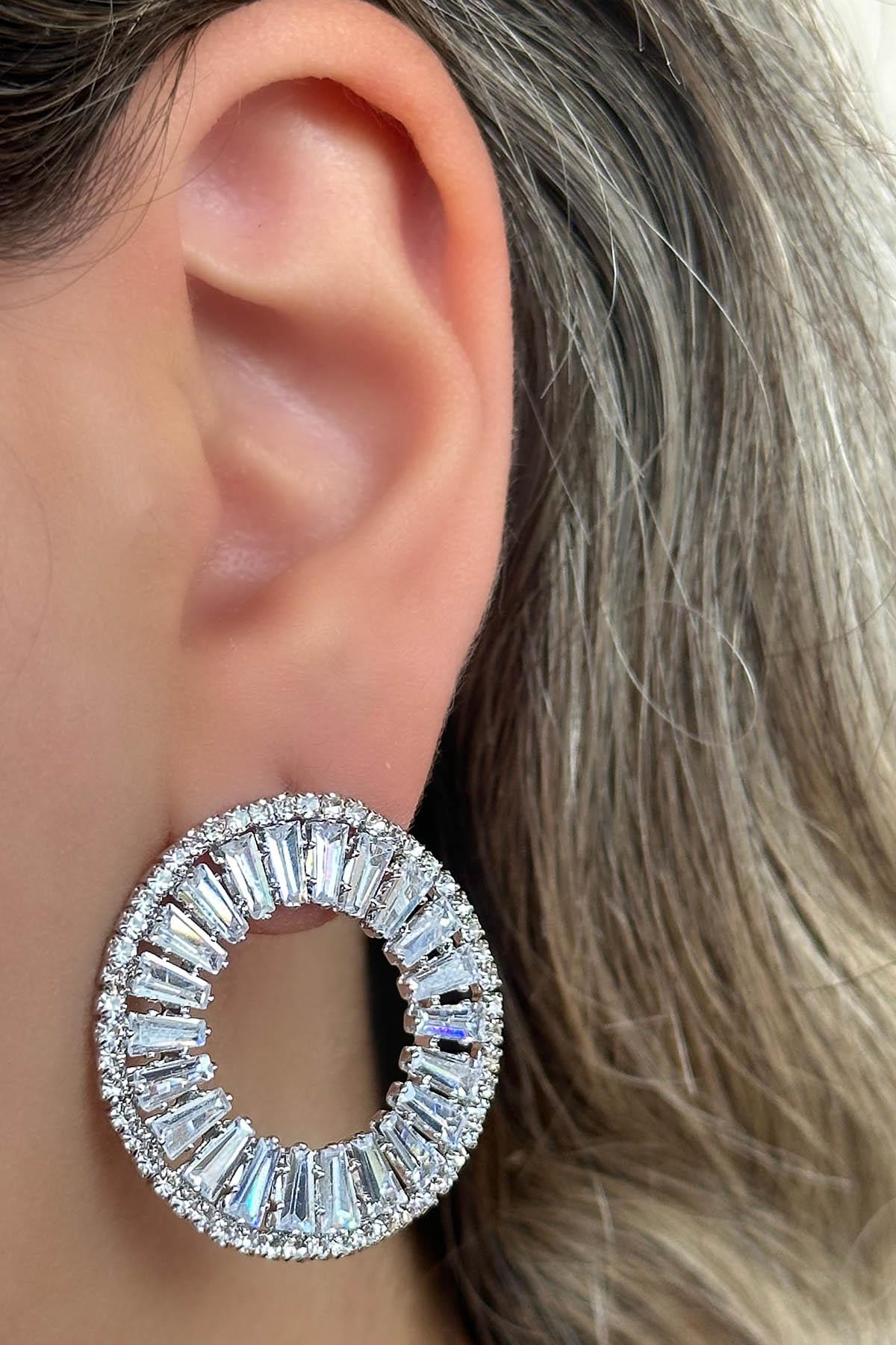 Gümüş Renk Taş Detaylı Küpe (Çift)