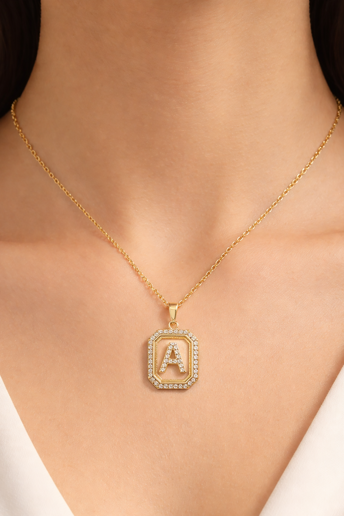 Altın Renk A Harf Taş Detaylı Çelik Kolye
