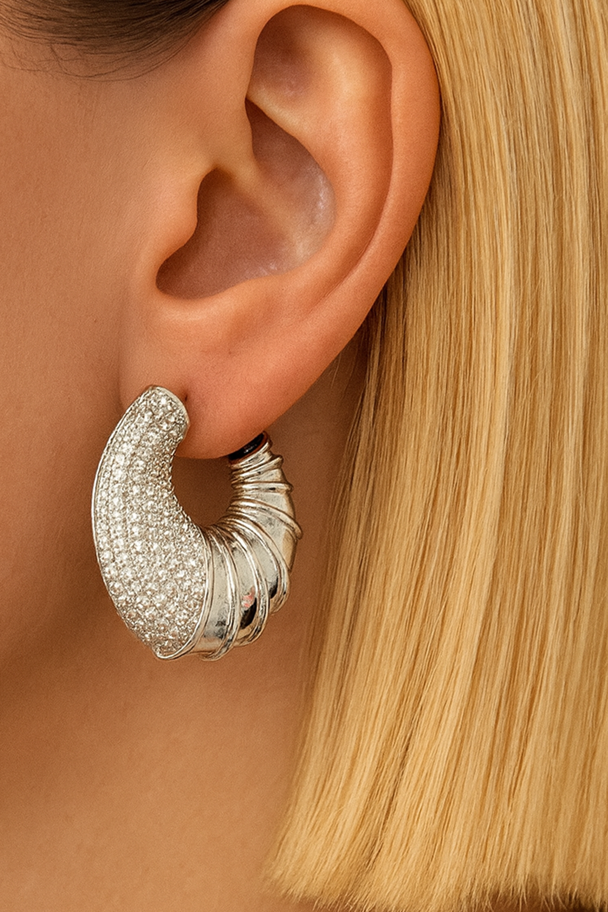 Gümüş Renk Taş Detaylı 14K Altın Kaplama TX Küpe (Çift)