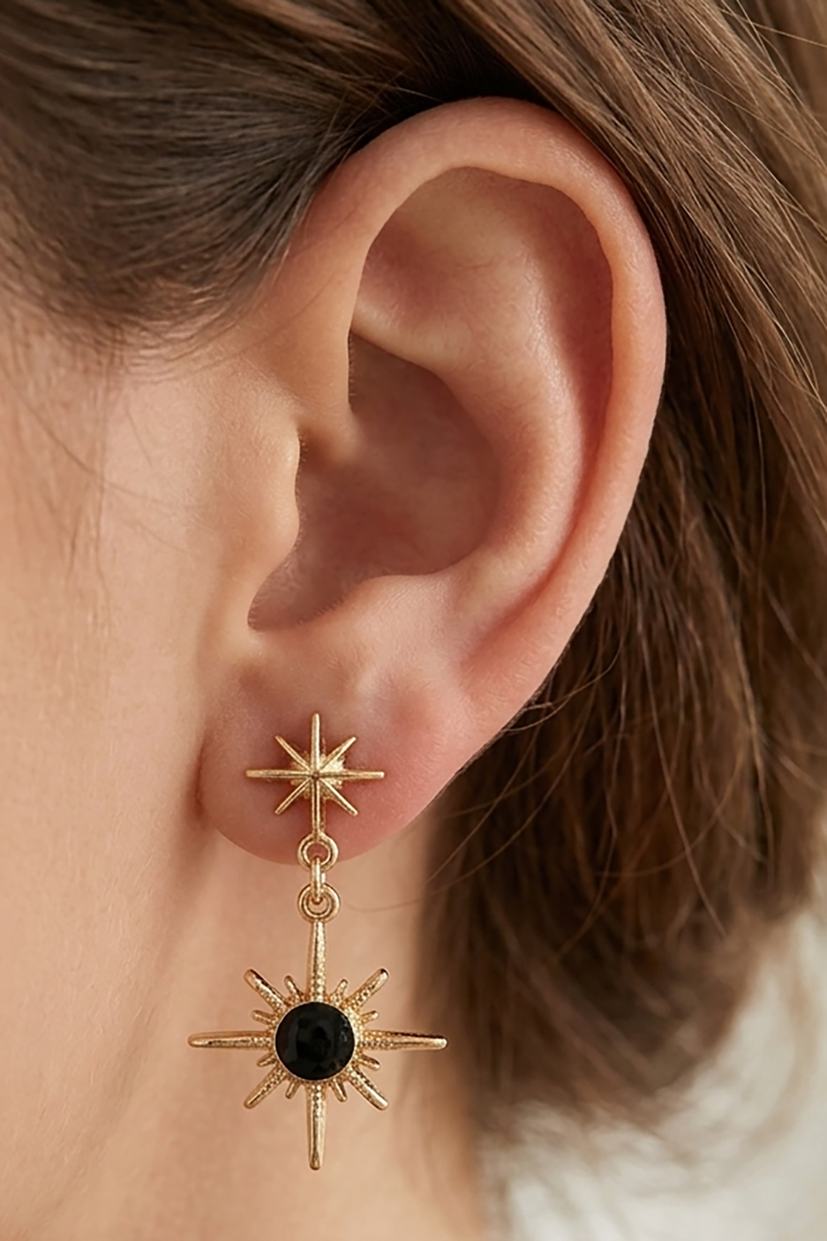 Altın Renk Siyah Taş Detaylı Yıldız Figürlü Küpe (Çift)