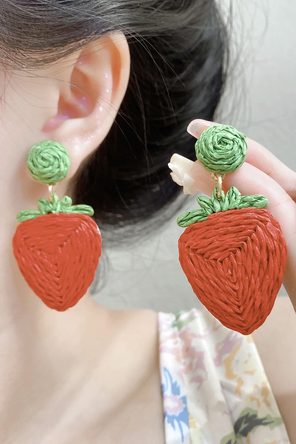 Kırmızı Ve Yeşil Renk Çilek Figürlü Küpe (Çift)