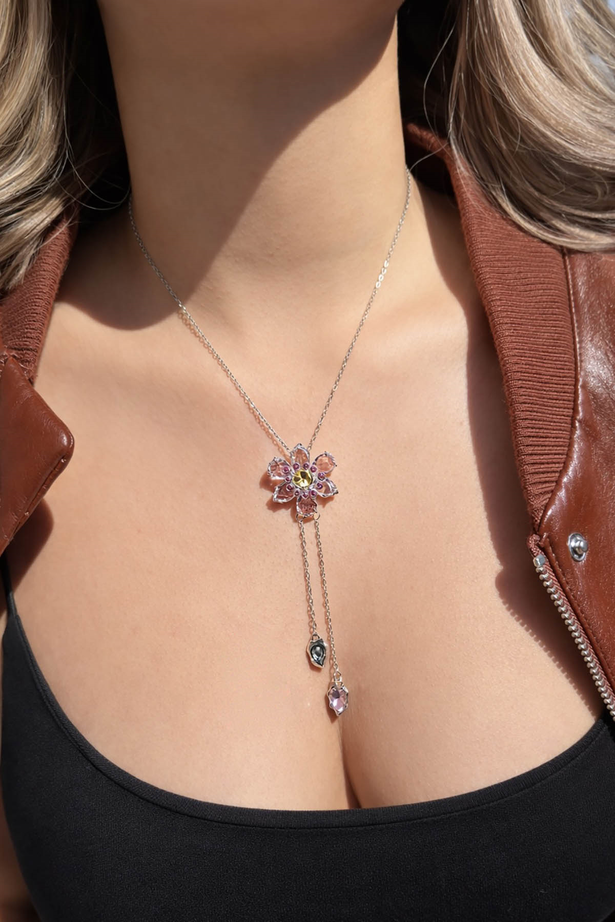 Gümüş Renk Çiçek Figürlü Taş Detaylı Çelik Kolye