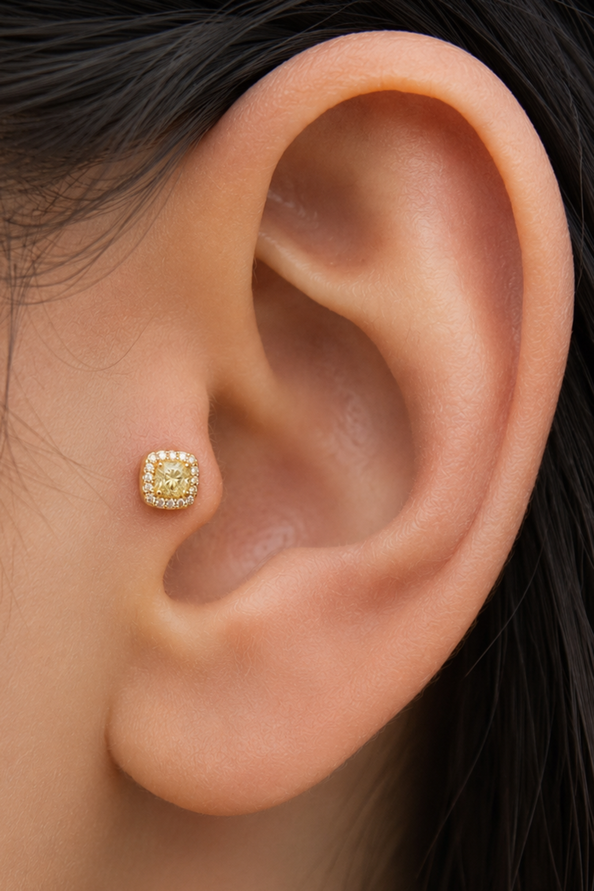 Altın   Renk  Taşlı Cerrahi Çelik Tragus/Kıkırdak Küpe/Piercing (Tek)