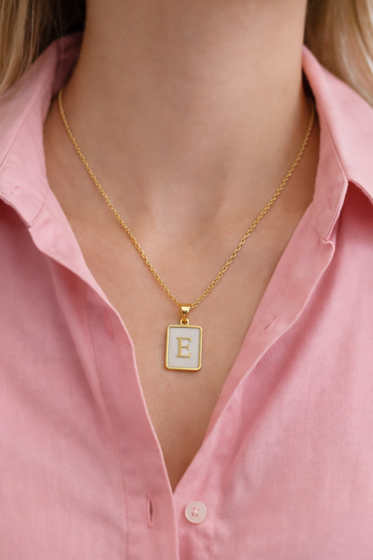 Altın Renk E Harf Çelik Kolye