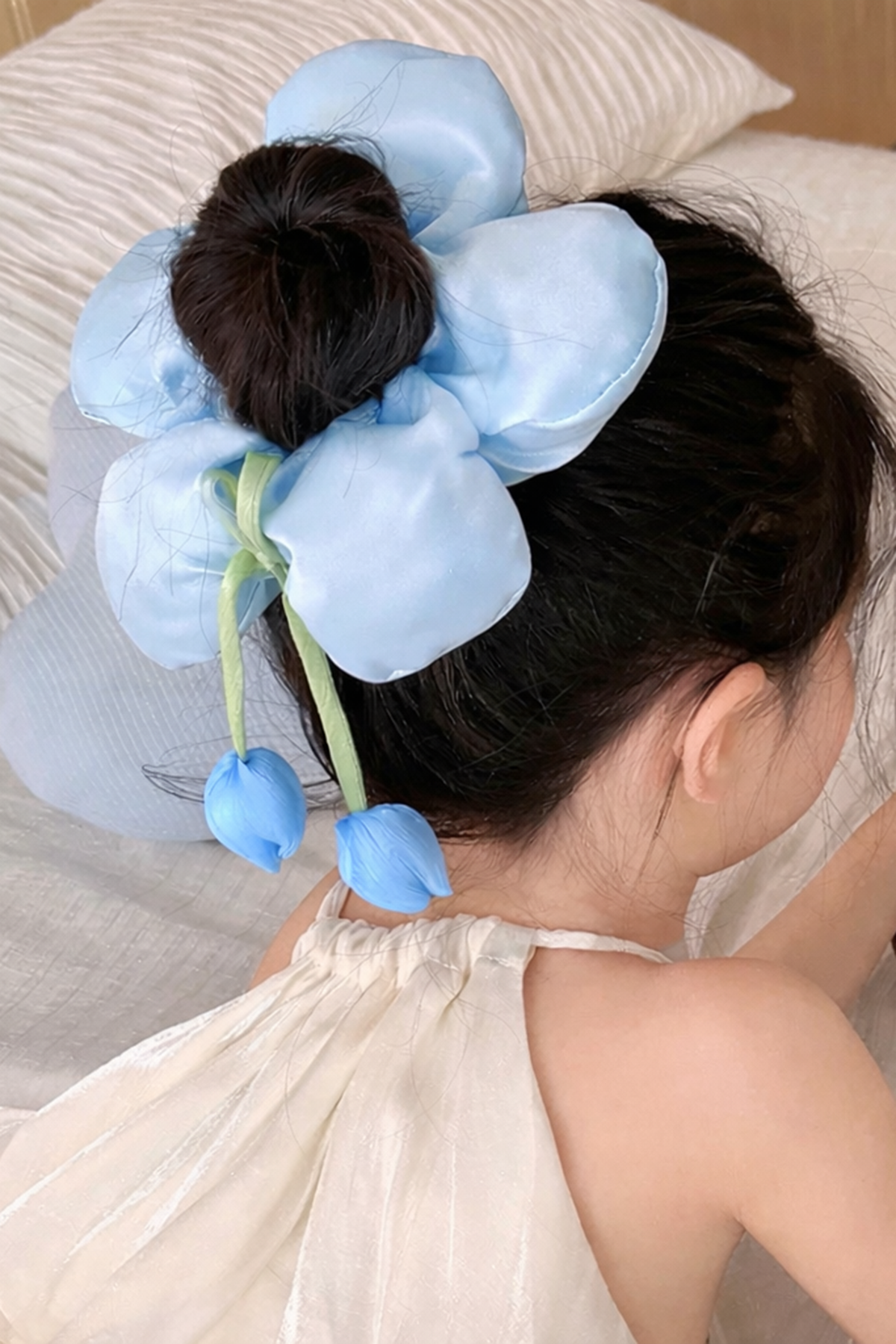 Mavi Renk Çiçek Figürlü Sallantılı Simit Toka