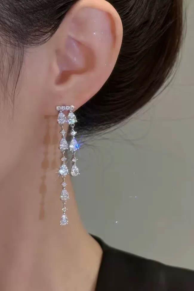 Gümüş Renk Taş Detaylı Sallantılı Küpe (Çift)